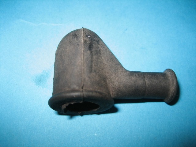 113 971 901 - BOOT COVER FOR GEN/ALT WIRES